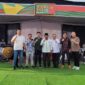 Ketua BPD Himpi dan Pengurus, Staf Ahli Gubernur, Ketua BPC Hipmi Tanjab Barat Foto bersama Bupati H Anwar Sadat, Jum'at (19/8/22). FOTO : LT