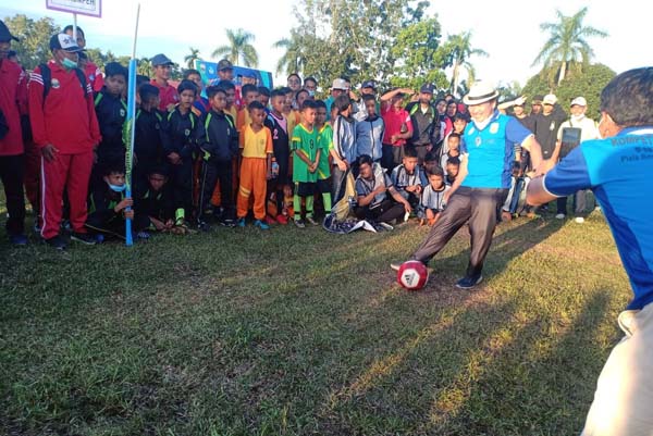 Pembukaan Kompetisi U-12 Tingkat SD se Kabupaten Muaro Jambi, Selasa (30/11/21)