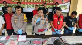 Kapolres Merangin AKBP Ruri Roberto Saat Pres Rilsi Kasus Pembunuhan Istrinya di Mapolres Merangin, Minggu (3/9/23). FOTO : Hms