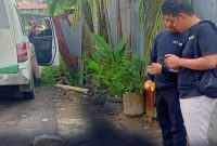 Anggota Unit Reskrim Polsek Tebing Tinggi Saat Melakukan Indetifikasi dan Olah TKP. FOTO : ISTIMEWA
