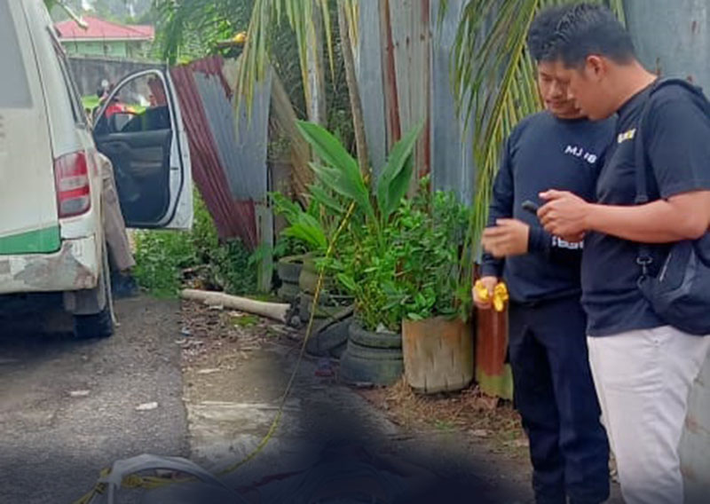 Anggota Unit Reskrim Polsek Tebing Tinggi Saat Melakukan Indetifikasi dan Olah TKP. FOTO : ISTIMEWA