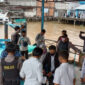 FOTO : Petugas Polres Tanjab Barat Melakukan Pemeriksaan Penumpang Speedboat di Pelabuhan Kuala Tungkal, Senin (22/06/20)