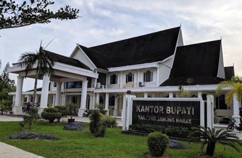 Kantor Bupati Tanjab Barat. FOTO : HMS