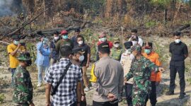 Kaolres Tebo Kapolres Tebo, AKBP Dr. I Wayan Arta Ariawan, S.H., S.I.K., M.H Bersama Stakeholder Terkait ke Lokasi Pembakaran Hutan di wilayah Desa Pemayungan, Kecamatan Sumay, Kabupaten Tebo. [FOTO : HMS RES]