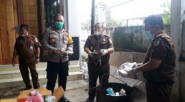 Kapolres, Kajari dan Kasi BB Kejaksaan Negeri Tanjab Barat Tunjukkan Narkotika yang akan dimusnahkan, Rabu (29/12/21). FOTO : abas