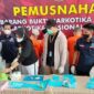 Kepala BNNP Jambi Brigjen Pol Wisnu Handoko Saat Melakukan Pemusnakan Barang Bukti Sabu, Ganja dan Ribuan Ekstasi di Kantor BNN Provinsi Jambi, Jumat (7/10/22). FOTO : Dhea.