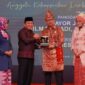 Panglima Kodam II/Sriwijaya Mayjen TNI Hilman Hadi Saat Acara Penganugerahan Anggota Kehormatan Adat Melayu Jambi. FOTO : PENREM.
