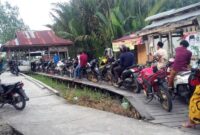 FOTO : Jajar Motor Menganti Untuk Menyebrang di Penyebrangan Desa Kuala Indah dan Desa Sungai Gebar Kecamatan Kuala Betara, Jumat (31/07/20)