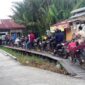 FOTO : Jajar Motor Menganti Untuk Menyebrang di Penyebrangan Desa Kuala Indah dan Desa Sungai Gebar Kecamatan Kuala Betara, Jumat (31/07/20)