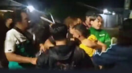 Tim Gabungan Resmob Polda Jambi dan Satreskrim Polres Muaro Jambi Saat Menangkap Pelaku di kawasan Simpang Kawat Kota Jambi, Rabu (16/2/22) malam. FOTO : Istimewa.