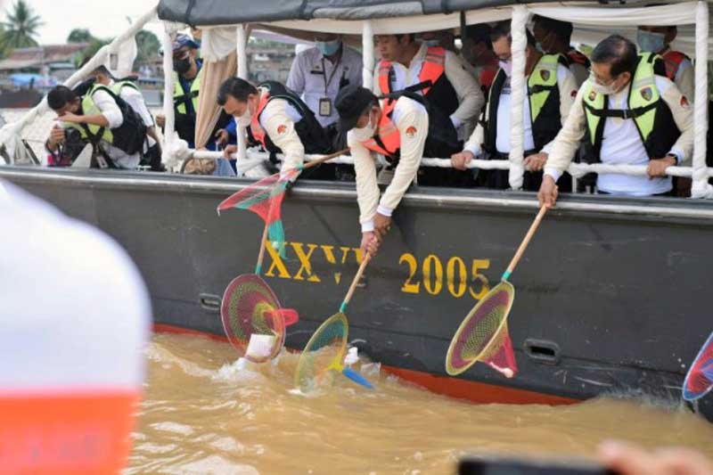 Gubernur Jambi Al Haris Resmikan Pencanangan Gerakan Sungai Batanghari Bersih, Rabu (9/3/22). FOTO : Kominfo