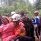 Tim Rescue Basarnas Pos SAR Kerinci gabungan Saat Evakuasi Kedua Korban. FOTO : BASARNAS