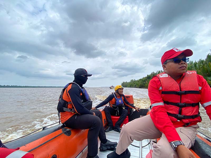 Tim SAR Berpacu dengan Waktu Cari Satu Korban Lagi. FOTO : SAR Jambi
