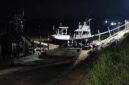 Tim SAR gabungan masih bersiaga di tepi Sungai Batanghari, Desa Ture, Kecamatan Pemayung, Kabupaten Batanghari, Jambi, Selasa (14/7/2026) malam. Meskipun terkendala visibilitas, tim gabungan terus berupaya melakukan penyisiran hingga pukul 23.00 WIB guna mencari keberadaan Gusti Randa (16) yang dilaporkan hilang terseret arus sungai. (Foto: Dok. Tangkapan Layar akun Nature)