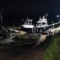 Tim SAR gabungan masih bersiaga di tepi Sungai Batanghari, Desa Ture, Kecamatan Pemayung, Kabupaten Batanghari, Jambi, Selasa (14/7/2026) malam. Meskipun terkendala visibilitas, tim gabungan terus berupaya melakukan penyisiran hingga pukul 23.00 WIB guna mencari keberadaan Gusti Randa (16) yang dilaporkan hilang terseret arus sungai. (Foto: Dok. Tangkapan Layar akun Nature)