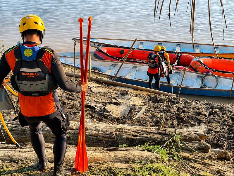 Di hari ketiga ini, Minggu (7/6/2026). Tim SAR Gabungan memperluas radius penyisiran guna mencari Indra (35), pemancing asal Pematang Sulur yang dilaporkan hilang tenggelam sejak Kamis malam. (Foto: Dok. Humas Kantor SAR Jambi)