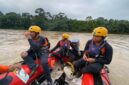PENCARIAN KORBAN HANYUT: Tim SAR Gabungan menyisir Sungai Batang Merangin, Desa Pulau Rengas, Kecamatan Bangko Barat, Kabupaten Merangin, Jambi, Sabtu (23/5/2026). Pencarian hari kedua ini difokuskan untuk menemukan Fakih (15), remaja yang dilaporkan hilang terseret arus kuat saat mandi di sungai tersebut pada Jumat (22/5/2026) sore. (FOTO : Dook. BASARNAS Jambi)
