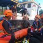 Tim SAR gabungan Basarnas Saat Lakukan Pencarian Terhadap ABK yang Terjatuh di Sungai Batangahri. [FOTO : Basarnas]