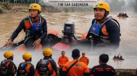 Tim SAR Gabungan yang terdiri dari personel Pos SAR Bungo, BPBD Tebo, dan unsur terkait melakukan penyisiran di aliran Sungai Batanghari, Desa Bungo Tanjung, Tebo Ulu (19/4/2026). Pencarian intensif dilakukan menggunakan perahu karet (LCR) guna menemukan keberadaan Agil (12) yang dilaporkan hanyut terseret arus saat mandi bersama rekan-rekannya. (FOTO : Dok. Humas SAR Jambi)