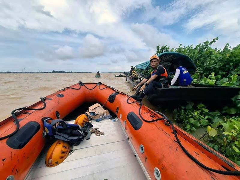 Tim SAR Gabungan Saat Operasi Pencarian Korban di Perairan di Sungai Batanghari. FOTO : HMS