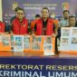 Dirreskrimum Polda Jambi Kombes Pol Andri Ananta Yudistira saat pres rilis Pengungkapan Kasus Pencurian Minyak Kondensat milik PT Pertamina di Rantau Karya, Kecamatan Geragai, Kabupaten Tanjung Jabung Timur, Jumat (15/9/23). FOTO : HMS