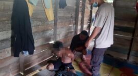 Pelaku RS alias W beserta Barang Bukti Speaker aktif merk Sharp diamankan Unit Reskrim Polsek Betara. FOTO : Polsek Betara.