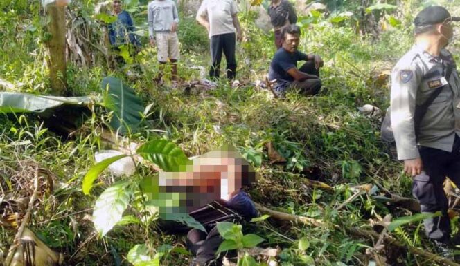 FOTO : Agus S Purba Saat Ditemukan Warga Desa Penoban, Kecamatan Batang Asam, Kabupaten Tanjab Barat Telah Meninggal di Kebun Sabtu (13/03/21).