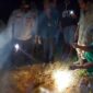 Polisi Polres Merangin Mengevakuasi Pememuan Mayat Dalam Karung di Jangkat, Merangin, Sabtu (12/2/22). FOTO : Polda Jambi.
