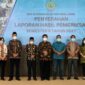 FOTO : Ketua DPRD Tanjab Barat H. Abdullah dan Sekda Tanjab Barat H Agus Sanusi Pada Acara Penyerahan LHP Sementer II Tahun 2021 di Kantor BPK RI Perwakilan Provinsi Jambi, Jumat (17/12/21). 