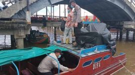 FOTO : Pasca Bom Bunur Diri di Makassar, Polres Tanjab Barat Tingkatkan Patroli Terpadu Pengamanan Rumah Ibadah dan Pintu Masuk Jalur Laut, Minggu (28/03/21)
