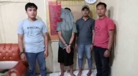 Pelaku W saat Diamankan Unit Reskrim Polsek Jaluko atas Dugaan Gelapkan 2 HP Jaminan. FOTO : Polsek Jaluko