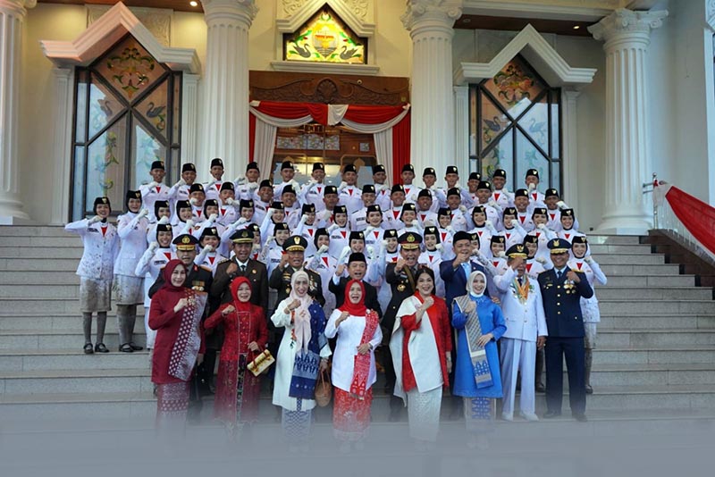 Ketua DPRD Provinsi Jambi Hafiz Fattah Turut Hadiri Upacara Penurunan Bendera HUT RI Ke-80. [FOTO : Dinkominfo Prov Jambi]