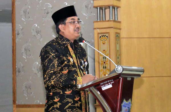 Bupati H. Anwar Sadat saat sambutan pada acara Pengukuhan Pokja Bunda PAUD Kabupaten Tanjung Jabung Barat di Balai Pertemuan Kantor Bupati, kamis (23/9/21). FOTO : PROKOPIM  