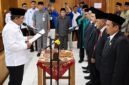 Bupati Tanjab Barat Drs. H. Anwar Sadat, M.Ag., saat memimpin prosesi pengambilan sumpah jabatan pimpinan BAZNAS Kabupaten Tanjung Jabung Barat masa jabatan 2026–2031 di Ruang Pola Utama Kantor Bupati, Rabu (9/9/2026). (FOTO : Dok. Prokopim)