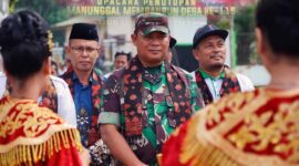 Komandan Korem 042/Gapu Brigjen TNI Supriono Saat Tiba, Kecamatan Marosebo Ulu, Kabupaten Batanghari. FOTO : PENREM