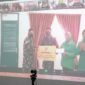 Danrem 042/Gapu Serahkan Hadiah Pada Pemenang Lomba HUT Dharma Pertiwi