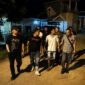 Pelaku penyerangan terhadap dua anggota Satlantas Polresta Jambi saat digiring oleh sejumlah anggota Satreskrim Polresta Jambi untuk menjalani pemeriksaan lebih lanjut, Senin (22/6/2026). (Foto: Istimewa/Dok. Ist)