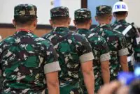 Para prajurit BAIS TNI yang terlibat dalam pusaran kasus penganiayaan berat terhadap Wakil Koordinator KontraS, Andrie Yunus. Putusan terbaru dari Pengadilan Militer Tinggi Jakarta resmi menyunat masa hukuman penjara kedua eksekutor dan mempertahankan mereka di dinas militer aktif. (FOTO : Dok. Istimewa)