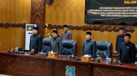 Suasana Rapat Paripurna III DPRD Kabupaten Tanjung Jabung Barat. Dalam rapat tersebut, DPRD dan Pemerintah Kabupaten Tanjab Barat menyepakati pembentukan Panitia Khusus (Pansus) guna mengawal pembahasan empat Ranperda yang dinilai strategis bagi pembangunan dan peningkatan kesejahteraan masyarakat. (Foto: LintasTungkal.com)