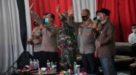 FOTO : Kapolda Jambi Irjen Pol A. Rachmad Wibiwob bersama Bupati H. Anwar Sadat Meresmikan Markas Komando (Mako) Polsek Tebung Tinggi, Rabu (07/04/21).