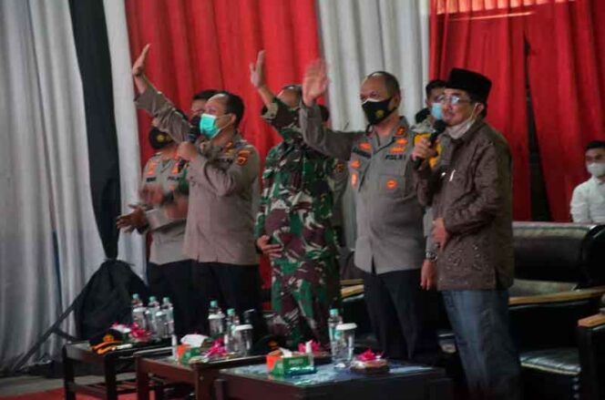 FOTO : Kapolda Jambi Irjen Pol A. Rachmad Wibiwob bersama Bupati H. Anwar Sadat Meresmikan Markas Komando (Mako) Polsek Tebung Tinggi, Rabu (07/04/21).