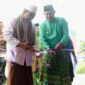 Didampingi Wakil Bupati H Hairan, Bupati Tanjung Jabung Barat H Anwar Sadat secara simbolis menggunting pita meresmikan Pos Damkar Pelabuhan Dagang, Kecamatan Tungkal Ulu, Jum'at (16/9/22). FOTO : Humas