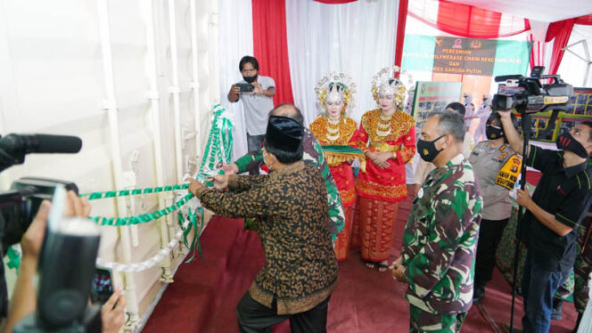 FOTO : Komandan Korem 042 Garuda Putih, Brigadir Jenderal TNI M. Zulkifli, SIP. MM Saat Peresmian laboratorium PCR RS DKT Jambi, Kamis (19/11/20).