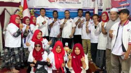 Ketua DPD Partai Perindo Syafrizal Lubis foto bersama para Kartini Partai. FOTO : Bas/LT