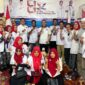 Ketua DPD Partai Perindo Syafrizal Lubis foto bersama para Kartini Partai. FOTO : Bas/LT