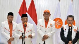 Presiden PKS, H. Ahmad Syaikhu Saat Konfrensi Pers di Kantor DPP PKS Jakarta. FOTO : PKS