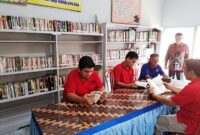 Warga Binaan di Lapas Kelas IIB Muara Tebo Antusias membaca buku di ruang perpustakaan. FOTO : HMS