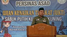 Ketua Persinas ASAD Kabupaten Tanjung Jabung Barat Bapak Ahmad Edi Saputra, SE, ME Saat Sambutan Menutup Ujian Kenaikan Tingkat 2023 di Desa Purwodadi, Senin (4/9/23). FOTO : WT