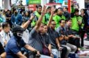 Antusiasme pengunjung dan anggota komunitas otomotif saat mengikuti sesi tanya jawab interaktif dalam acara "Ngebooth" bersama pembalap nasional Sean Gelael di booth MyPertamina gelaran GIIAS 2026, ICE BSD City, Tangerang. (FOTO : Dok. Perrtamina)