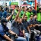 Antusiasme pengunjung dan anggota komunitas otomotif saat mengikuti sesi tanya jawab interaktif dalam acara "Ngebooth" bersama pembalap nasional Sean Gelael di booth MyPertamina gelaran GIIAS 2026, ICE BSD City, Tangerang. (FOTO : Dok. Perrtamina)